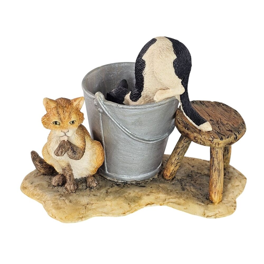 1984 Lowell Davis BFA Schmid Figurine Barn Cats Drinking Milk From Bucket